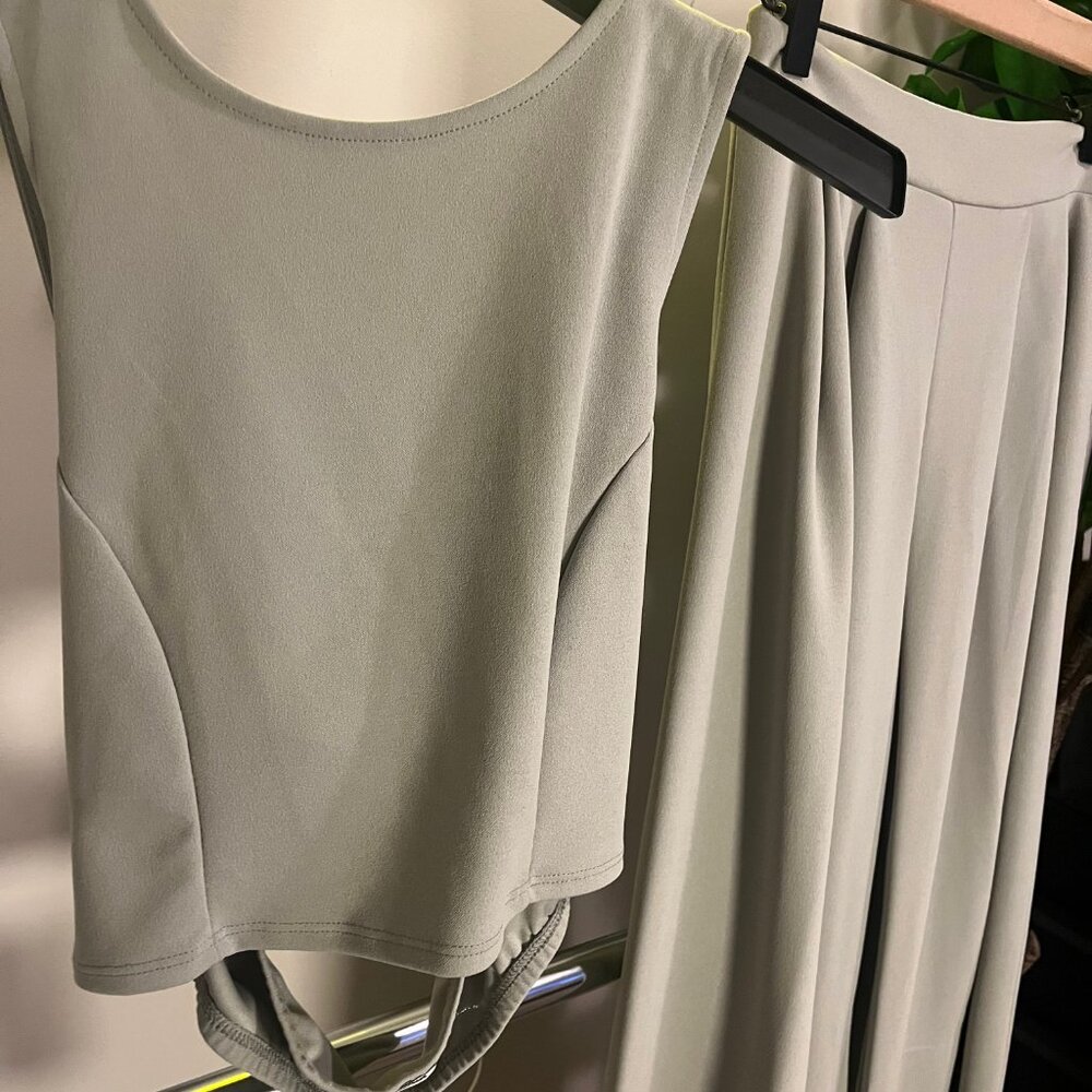 NEW Wide Leg Pant & Crop Top Set - Size Medium - Picture 4 of 11